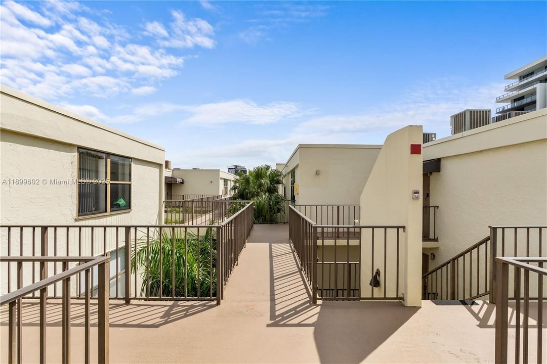 待售: $245,000 (2 贝兹, 2 浴室, 1170 平方英尺)