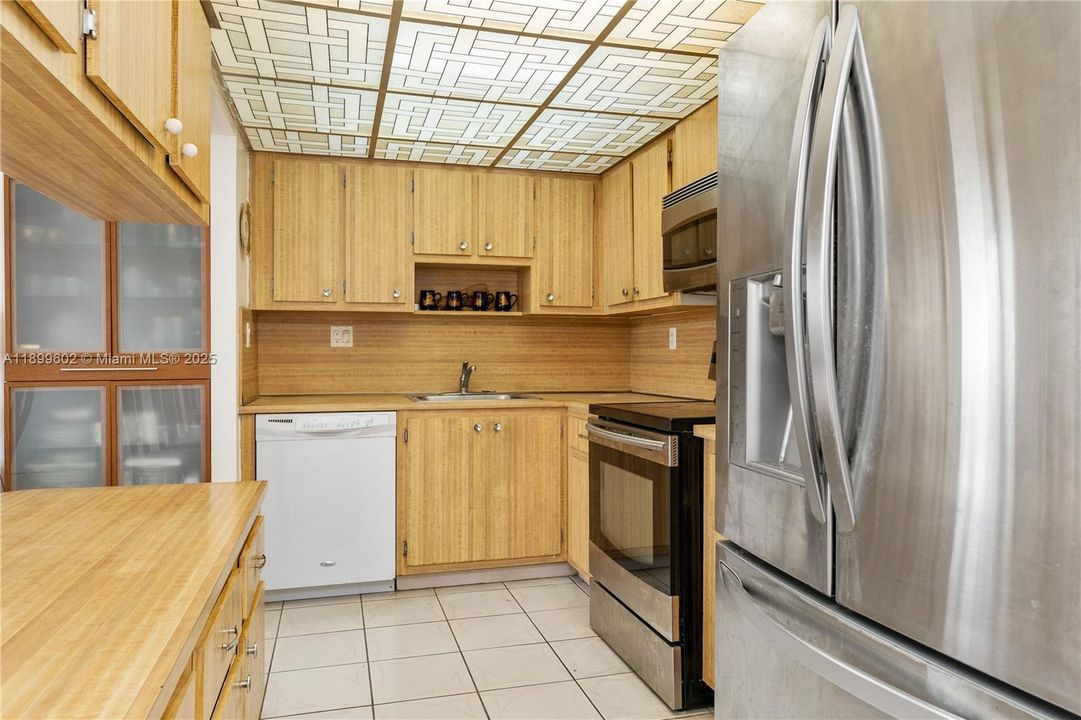 待售: $245,000 (2 贝兹, 2 浴室, 1170 平方英尺)