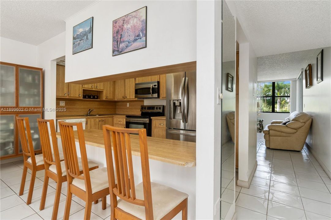 待售: $245,000 (2 贝兹, 2 浴室, 1170 平方英尺)