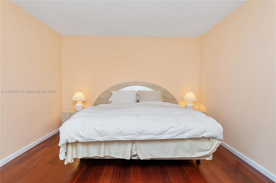 待售: $245,000 (2 贝兹, 2 浴室, 1170 平方英尺)