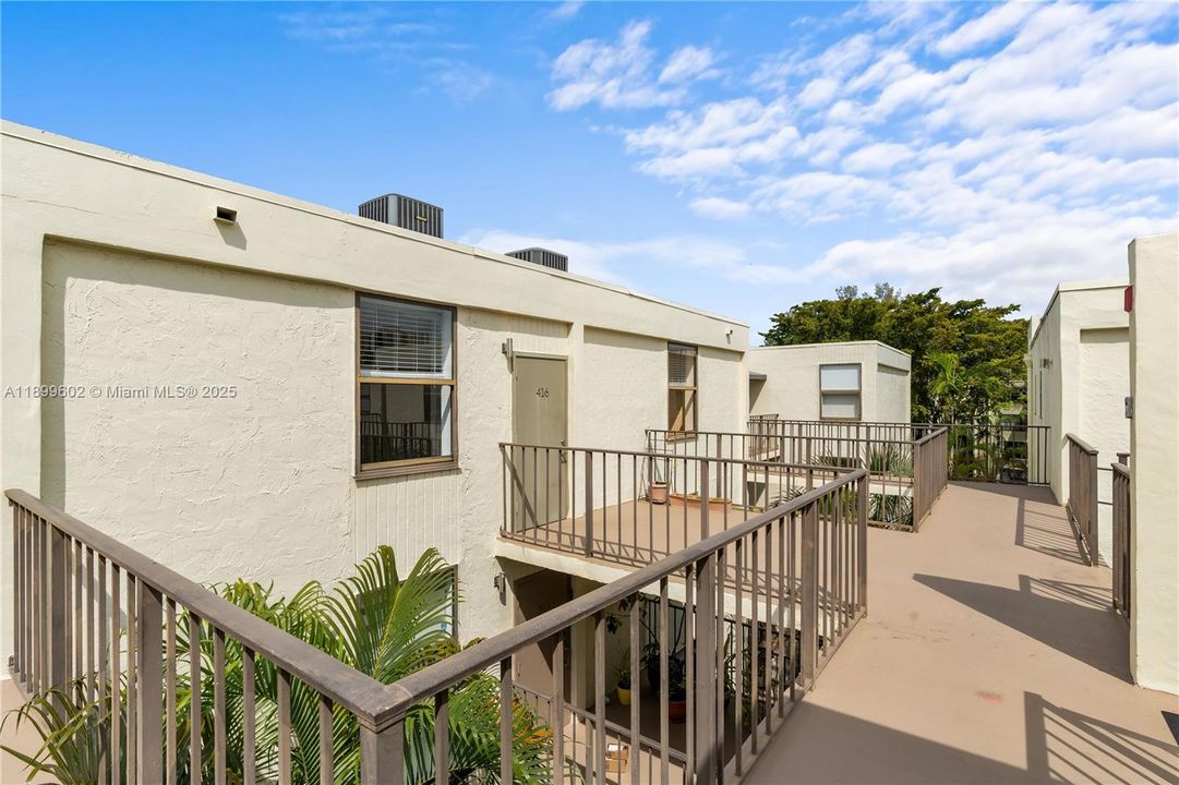 待售: $245,000 (2 贝兹, 2 浴室, 1170 平方英尺)