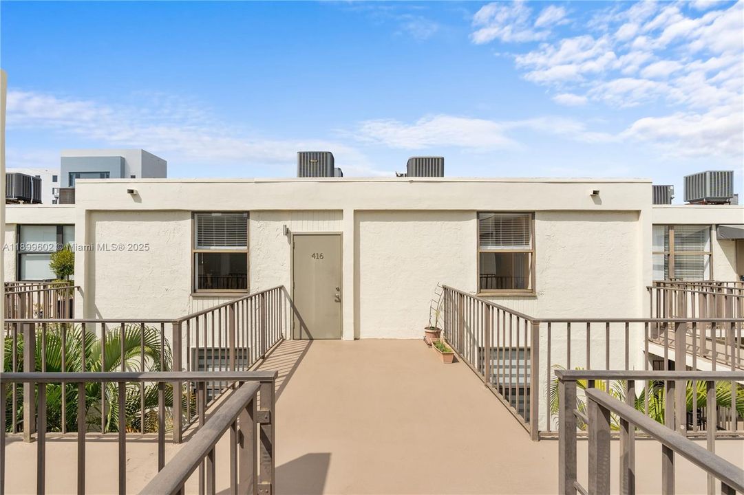 待售: $245,000 (2 贝兹, 2 浴室, 1170 平方英尺)