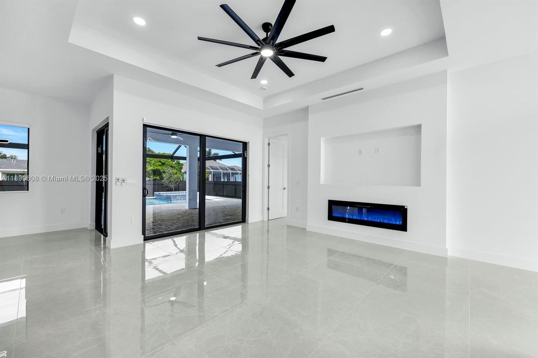 Recently Sold: $538,999 (4 beds, 3 baths, 1735 Square Feet)