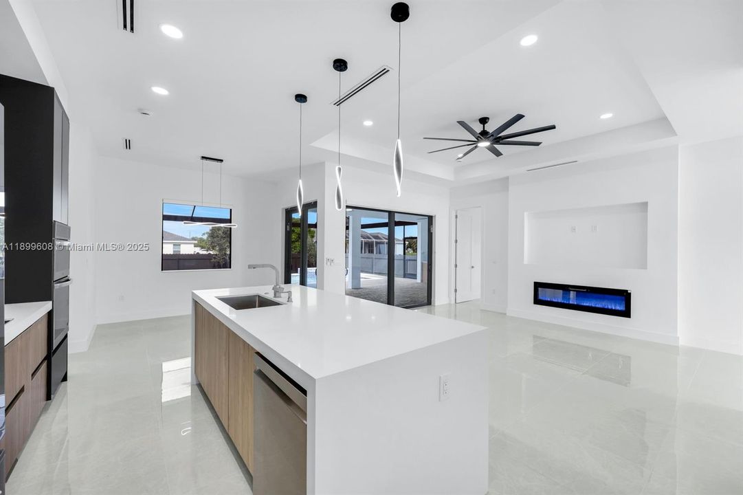 Recently Sold: $538,999 (4 beds, 3 baths, 1735 Square Feet)