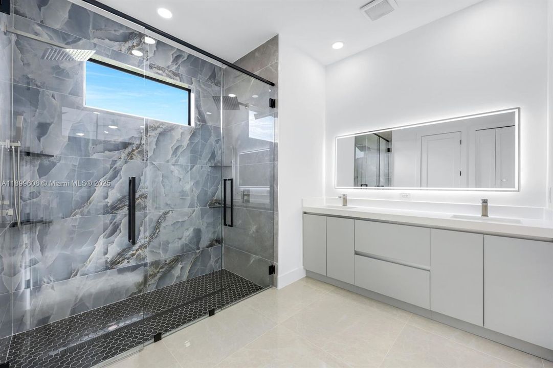 Recently Sold: $538,999 (4 beds, 3 baths, 1735 Square Feet)