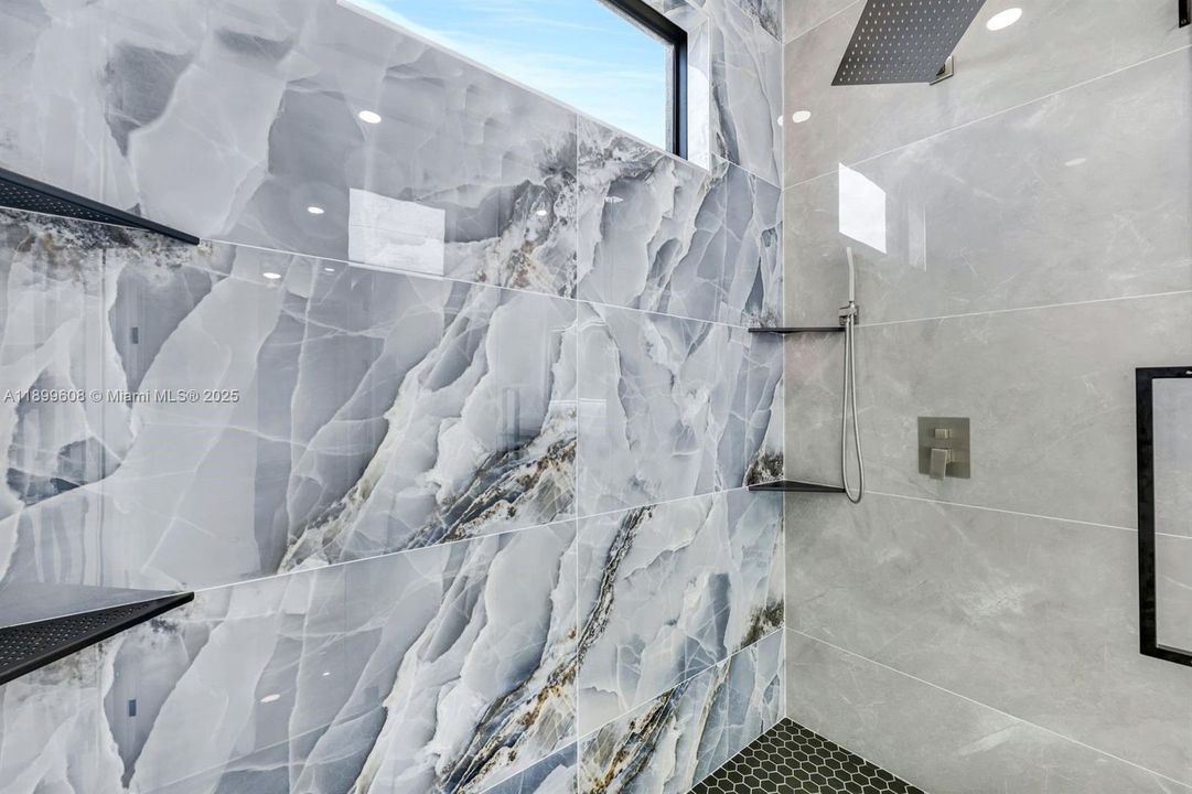 Recently Sold: $538,999 (4 beds, 3 baths, 1735 Square Feet)