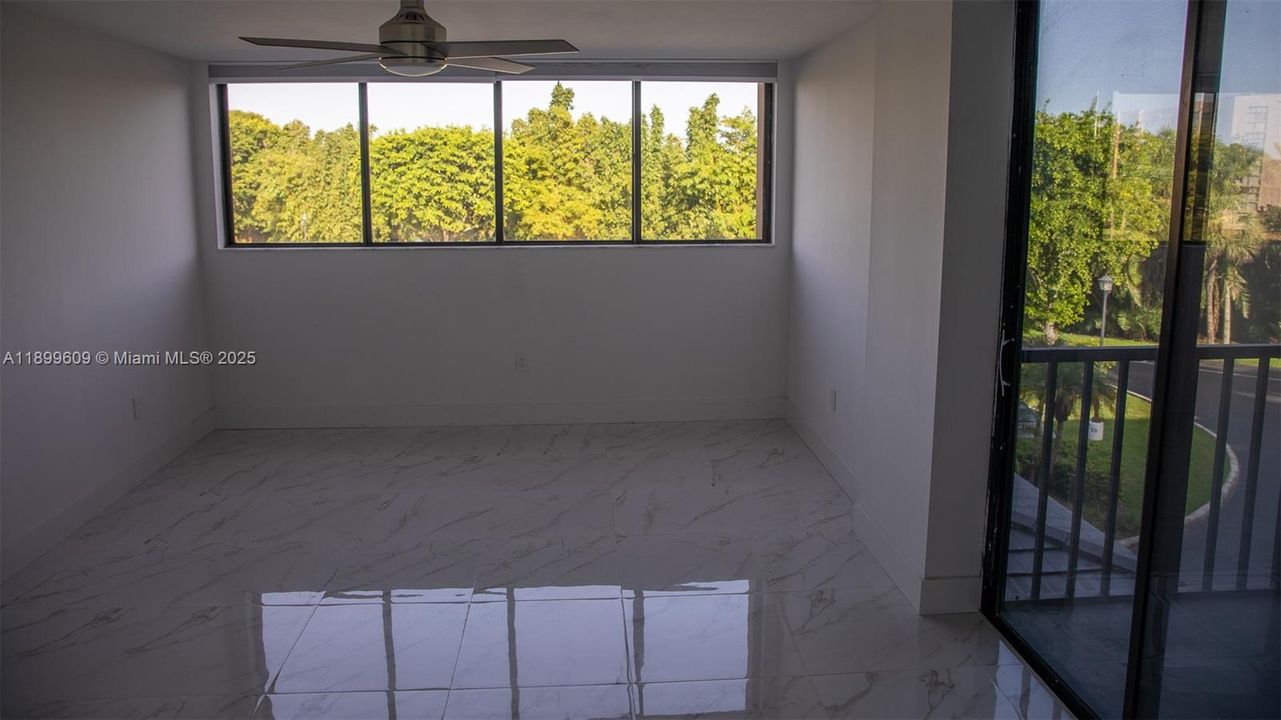 For Sale: $345,000 (1 beds, 1 baths, 1230 Square Feet)