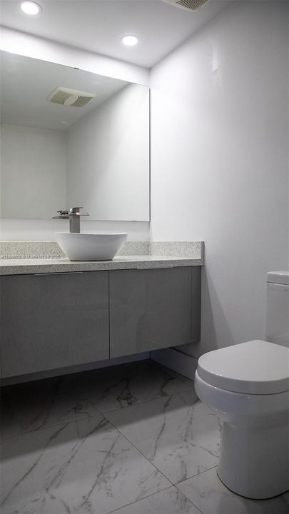 For Sale: $345,000 (1 beds, 1 baths, 1230 Square Feet)