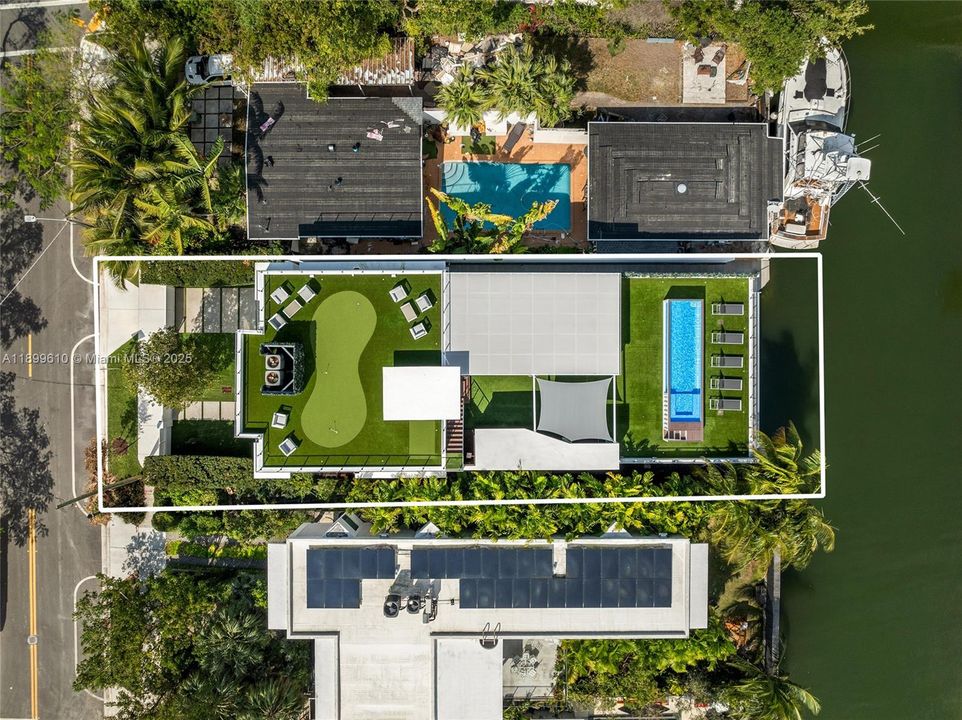 最近售出: $3,780,000 (4 贝兹, 5 浴室, 2584 平方英尺)