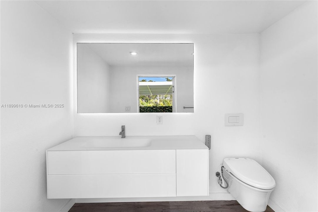 最近售出: $3,780,000 (4 贝兹, 5 浴室, 2584 平方英尺)