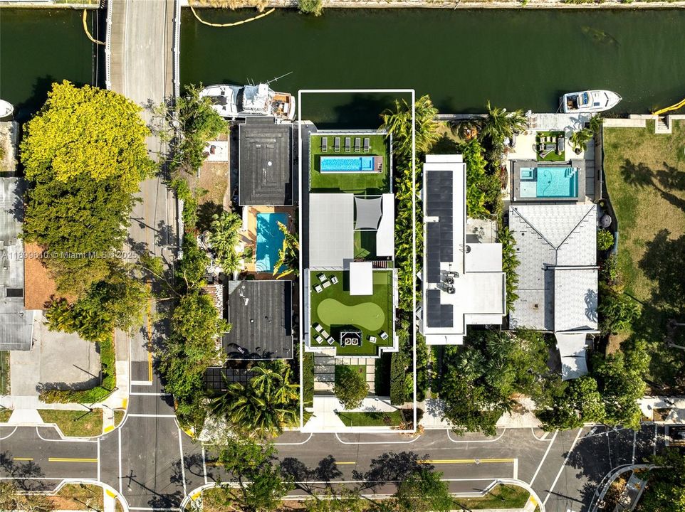 最近售出: $3,780,000 (4 贝兹, 5 浴室, 2584 平方英尺)