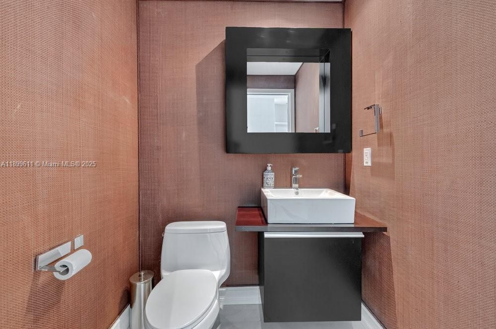 Под контрактом: $9,200 (3 спален, 2 ванн, 1944 Квадратных фут)