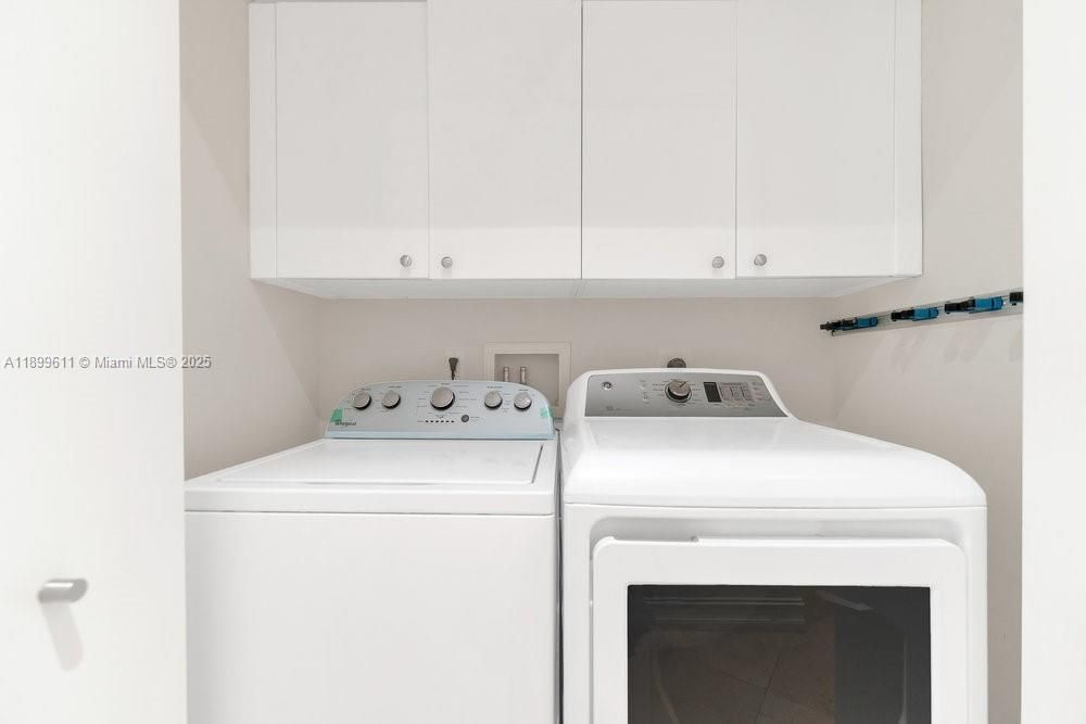 Под контрактом: $9,200 (3 спален, 2 ванн, 1944 Квадратных фут)