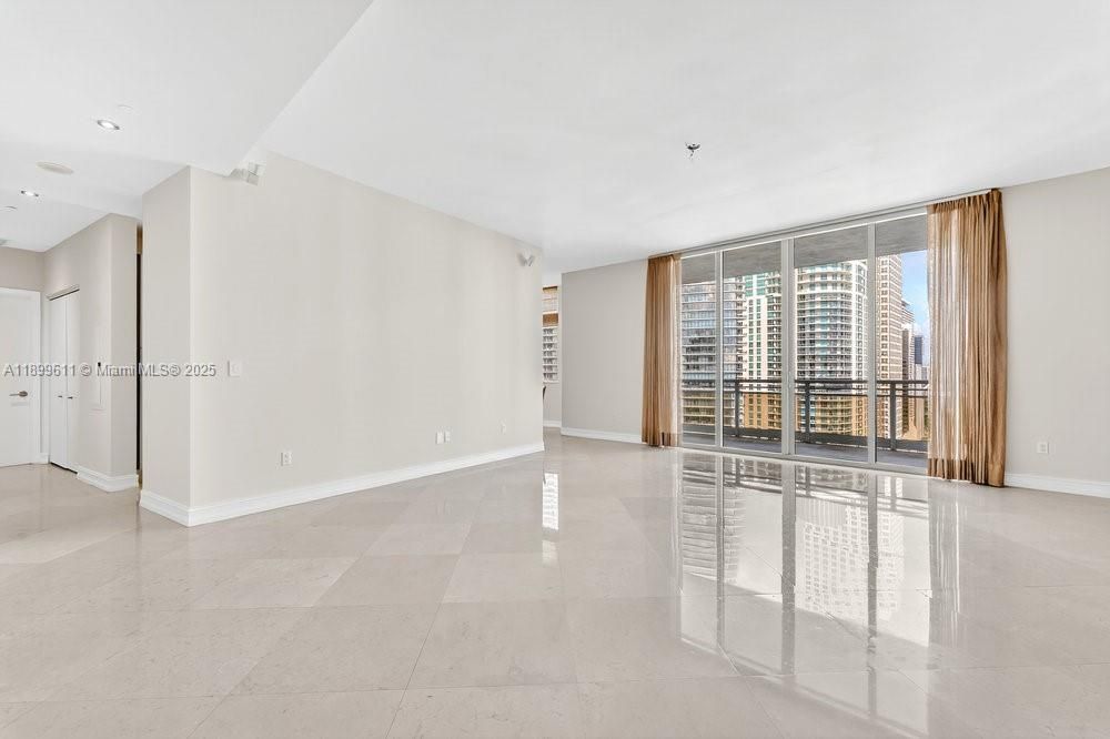 Под контрактом: $9,200 (3 спален, 2 ванн, 1944 Квадратных фут)