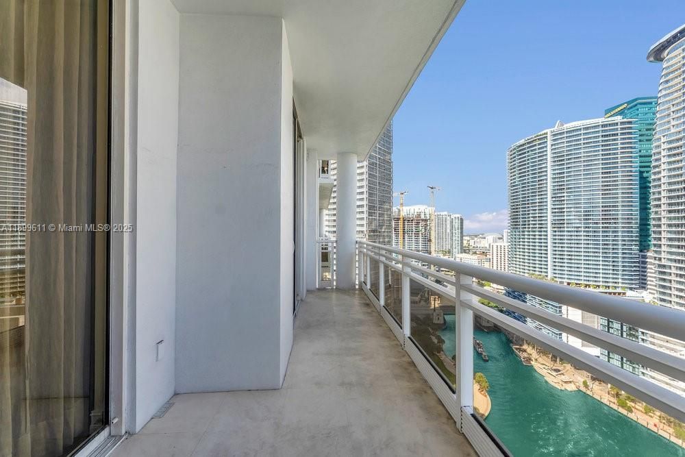 Под контрактом: $9,200 (3 спален, 2 ванн, 1944 Квадратных фут)