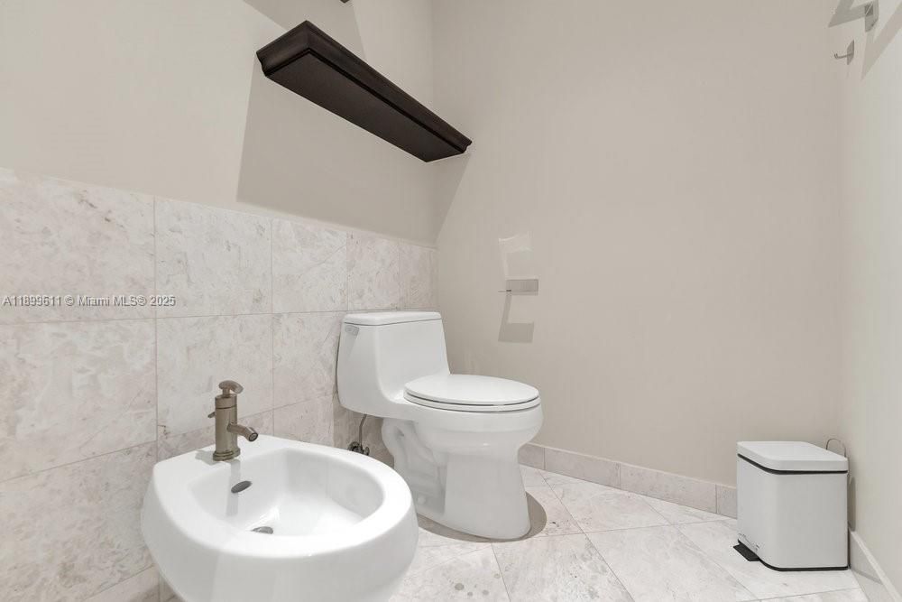 Под контрактом: $9,200 (3 спален, 2 ванн, 1944 Квадратных фут)