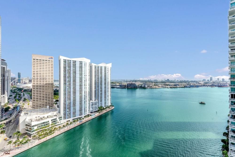 Под контрактом: $9,200 (3 спален, 2 ванн, 1944 Квадратных фут)