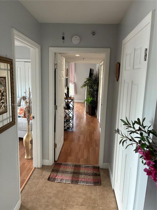 For Sale: $469,000 (2 beds, 2 baths, 1030 Square Feet)