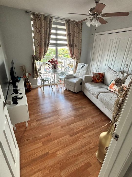 For Sale: $469,000 (2 beds, 2 baths, 1030 Square Feet)