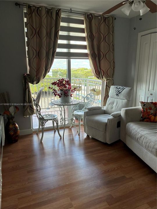 For Sale: $469,000 (2 beds, 2 baths, 1030 Square Feet)