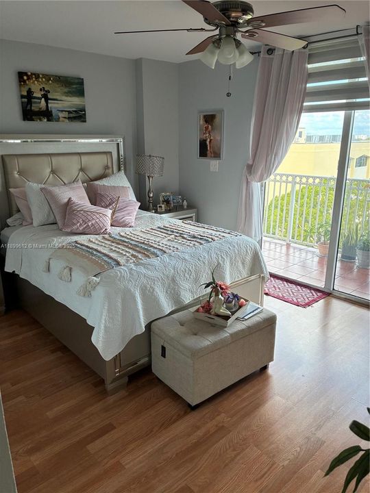 For Sale: $469,000 (2 beds, 2 baths, 1030 Square Feet)