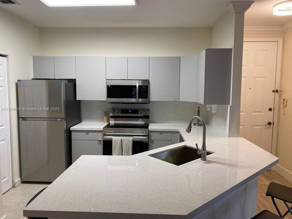 For Rent: $2,600 (2 beds, 2 baths, 1068 Square Feet)