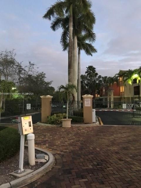 For Rent: $2,600 (2 beds, 2 baths, 1068 Square Feet)