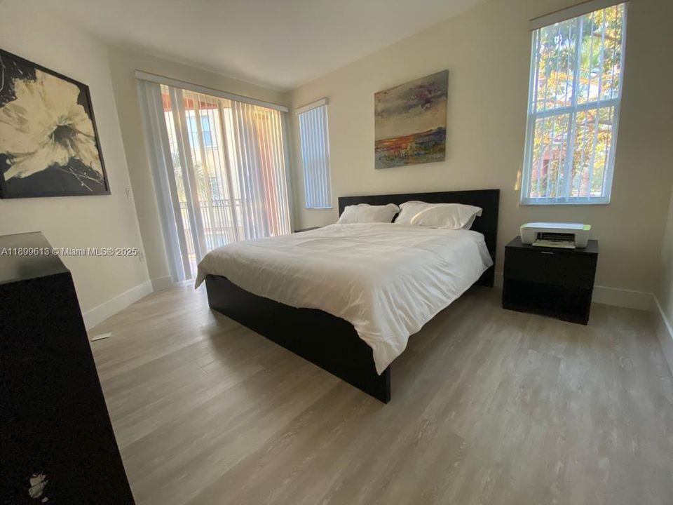 For Rent: $2,600 (2 beds, 2 baths, 1068 Square Feet)