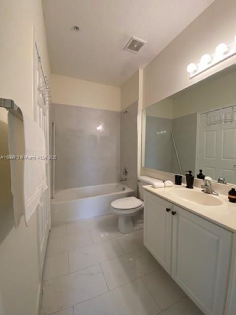 For Rent: $2,600 (2 beds, 2 baths, 1068 Square Feet)