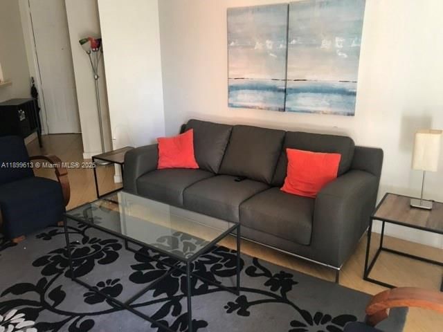 For Rent: $2,600 (2 beds, 2 baths, 1068 Square Feet)