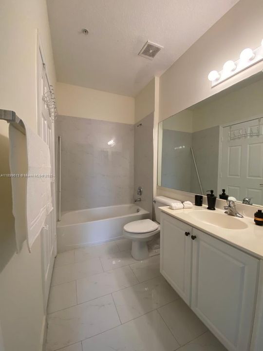 For Rent: $2,600 (2 beds, 2 baths, 1068 Square Feet)