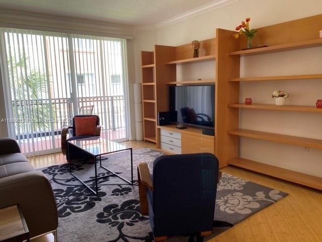 For Rent: $2,600 (2 beds, 2 baths, 1068 Square Feet)