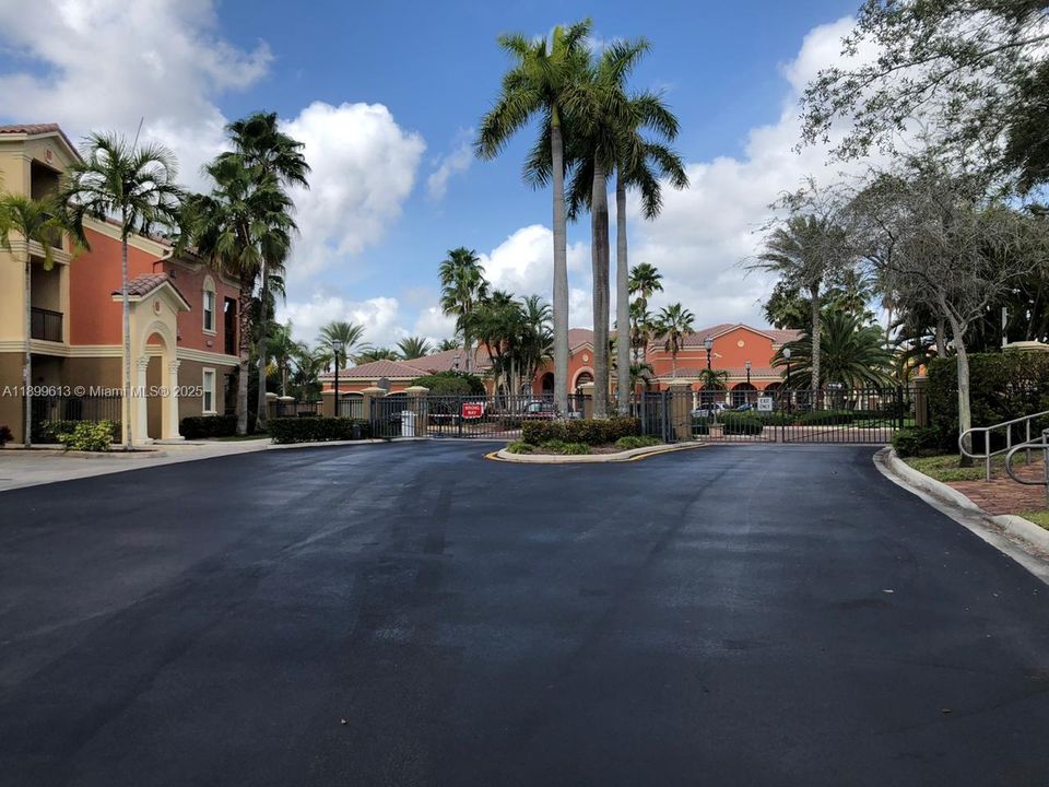 For Rent: $2,600 (2 beds, 2 baths, 1068 Square Feet)