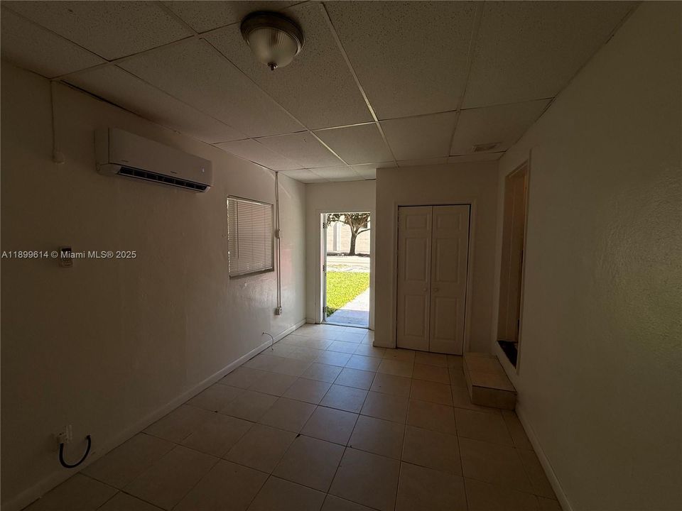 В аренду: $1,300 (0 спален, 1 ванн, 1292 Квадратных фут)