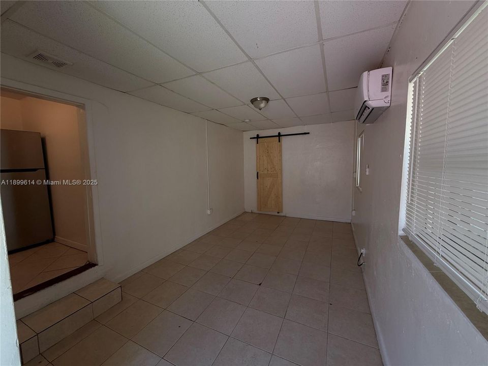 В аренду: $1,300 (0 спален, 1 ванн, 1292 Квадратных фут)