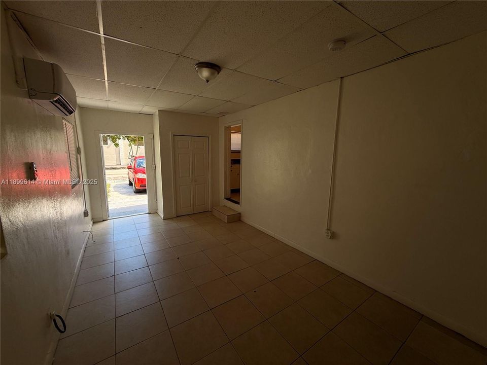 В аренду: $1,300 (0 спален, 1 ванн, 1292 Квадратных фут)