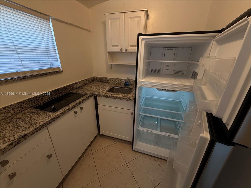 В аренду: $1,300 (0 спален, 1 ванн, 1292 Квадратных фут)