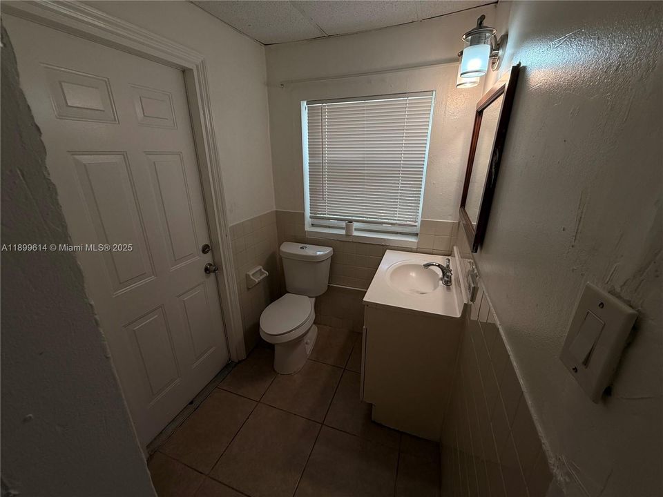 В аренду: $1,300 (0 спален, 1 ванн, 1292 Квадратных фут)