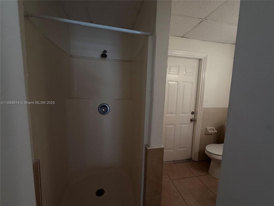 В аренду: $1,300 (0 спален, 1 ванн, 1292 Квадратных фут)