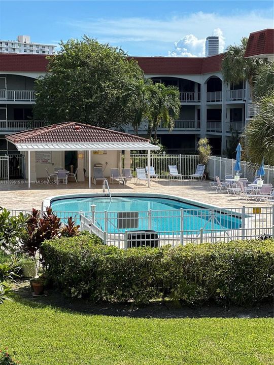 待售: $155,000 (1 贝兹, 1 浴室, 800 平方英尺)