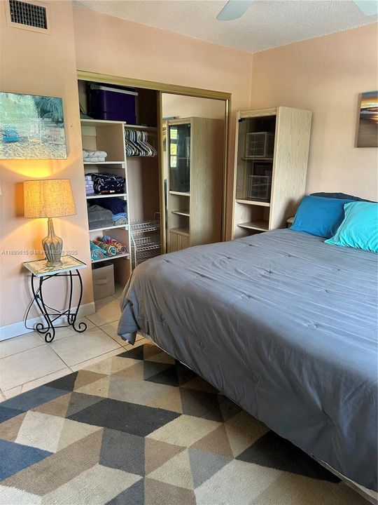 待售: $155,000 (1 贝兹, 1 浴室, 800 平方英尺)