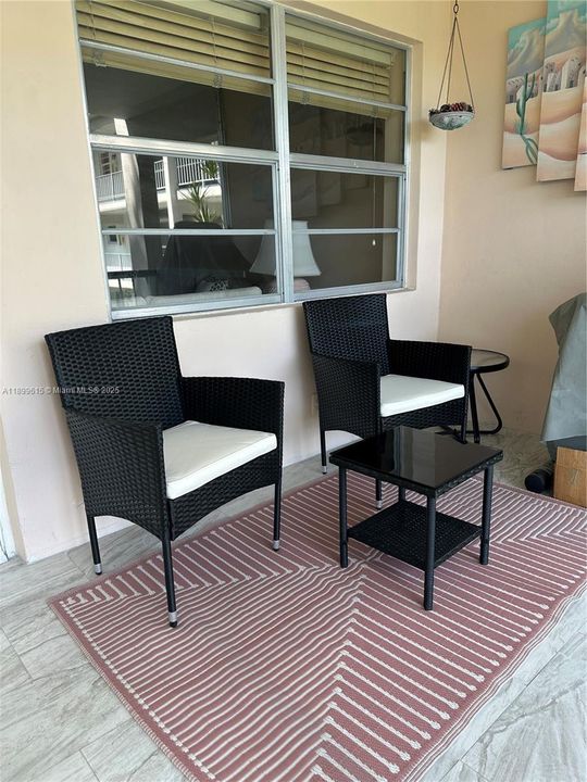 待售: $155,000 (1 贝兹, 1 浴室, 800 平方英尺)