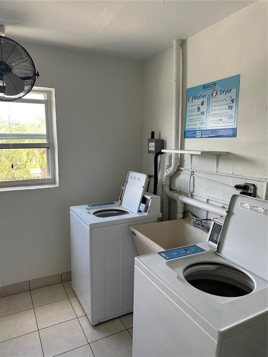 one laundry room (2washer/dryer on each floor)
