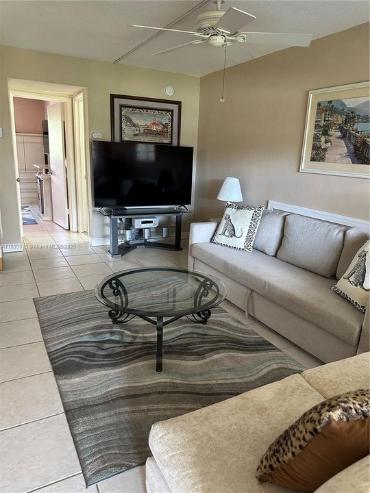 待售: $155,000 (1 贝兹, 1 浴室, 800 平方英尺)