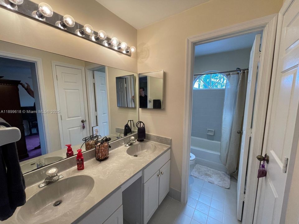 На продажу: $749,000 (4 спален, 3 ванн, 2756 Квадратных фут)