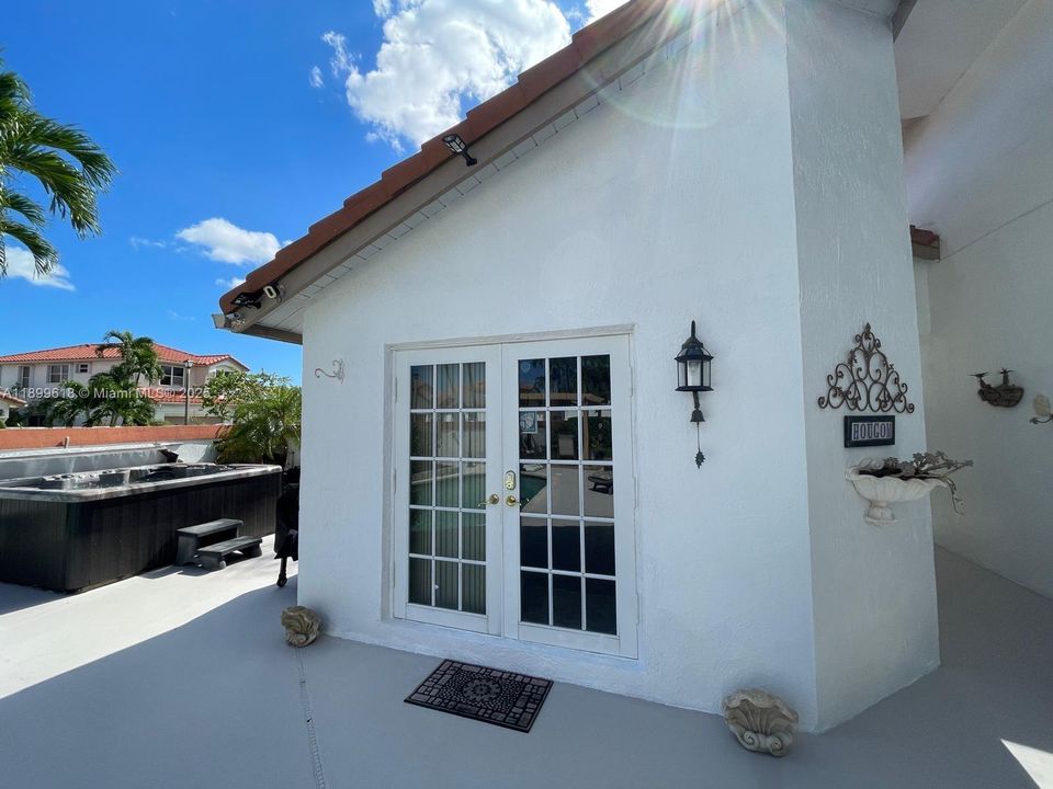 Separate Guest House 1 Bedroom and 1 bathroom