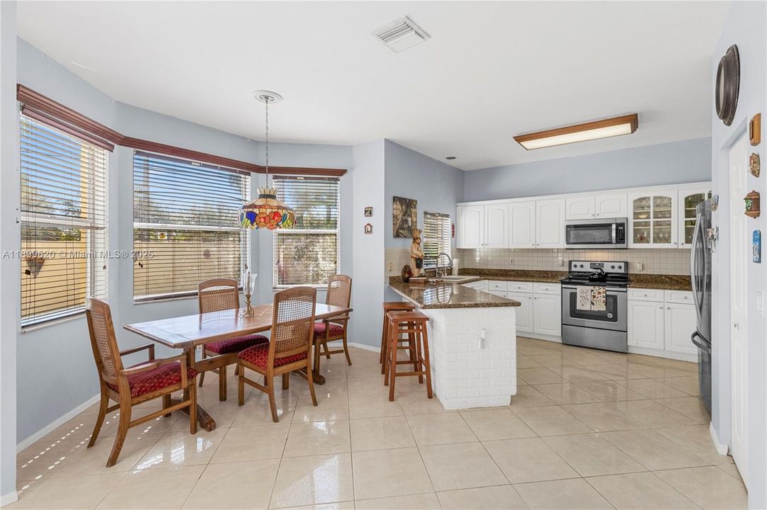 For Sale: $825,000 (5 beds, 3 baths, 3155 Square Feet)