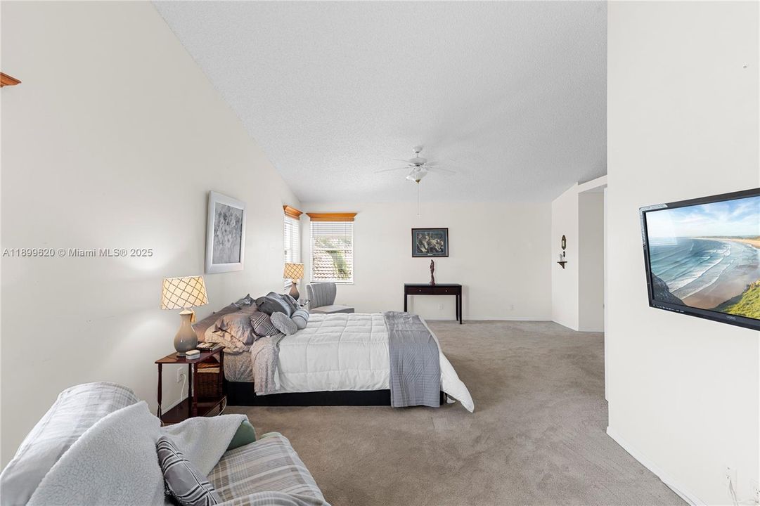 For Sale: $825,000 (5 beds, 3 baths, 3155 Square Feet)