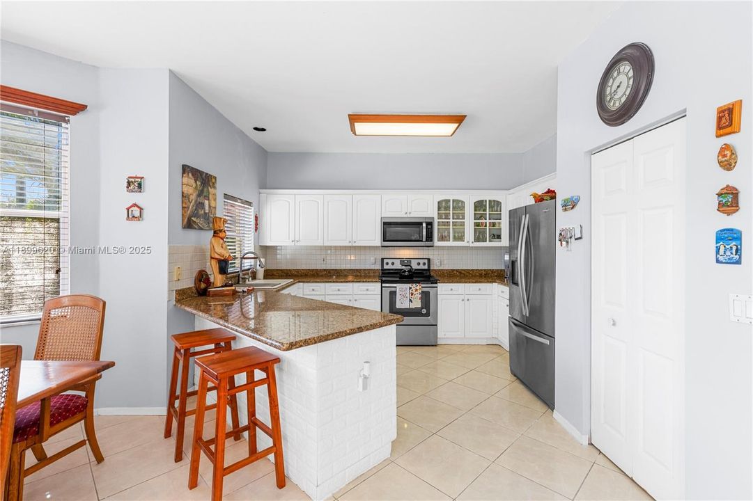 For Sale: $825,000 (5 beds, 3 baths, 3155 Square Feet)