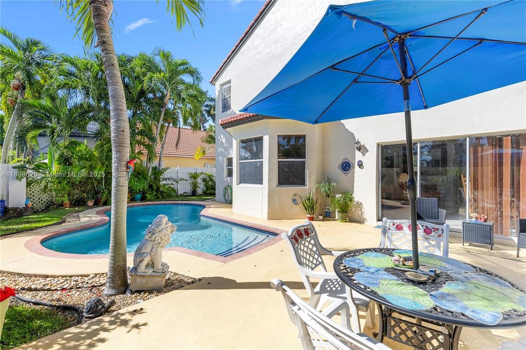 For Sale: $825,000 (5 beds, 3 baths, 3155 Square Feet)